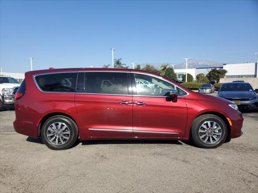 2022 Chrysler Pacifica Hybrid Limited