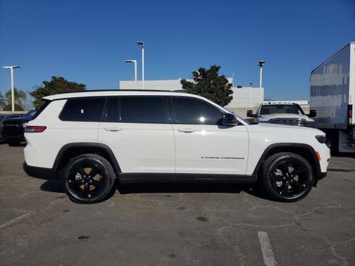 2023 Jeep Grand Cherokee L Altitude 4x2