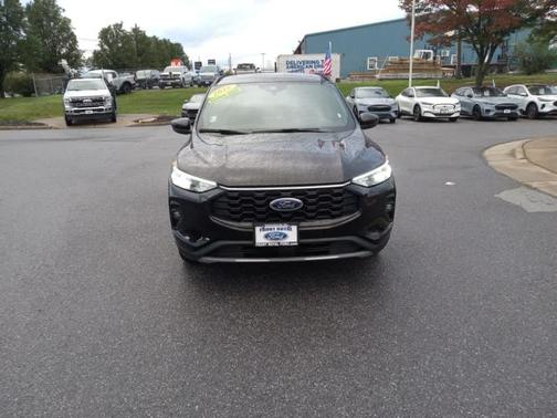 Agate Black Metallic 2025 Ford Escape ST-Line Select