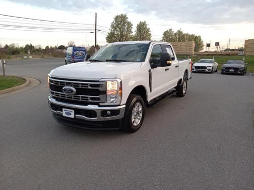 Oxford White 2025 Ford F-250 XLT