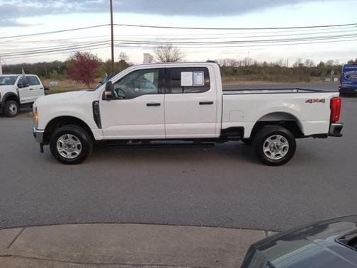 Oxford White 2025 Ford F-250 XLT