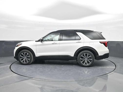 Star White 2026 Ford Explorer ST-Line