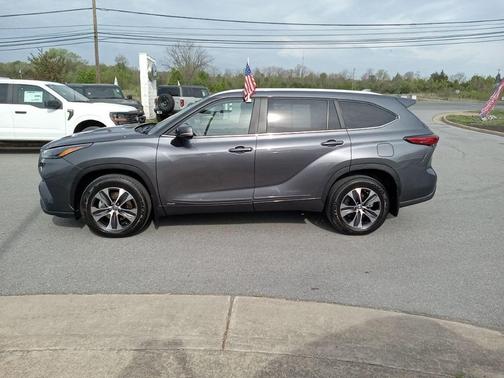 2023 Toyota Highlander Hybrid XLE