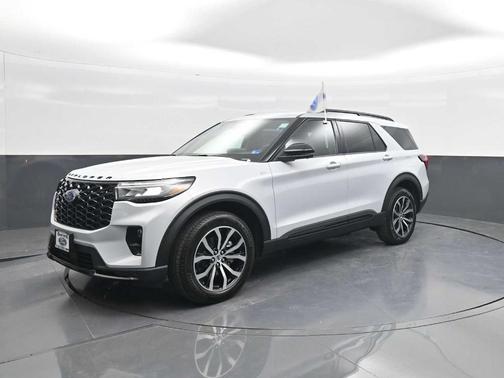 Space White Metallic 2026 Ford Explorer ST-Line