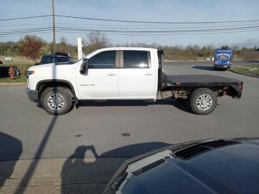 Summit White 2022 Chevrolet Silverado 2500 LT