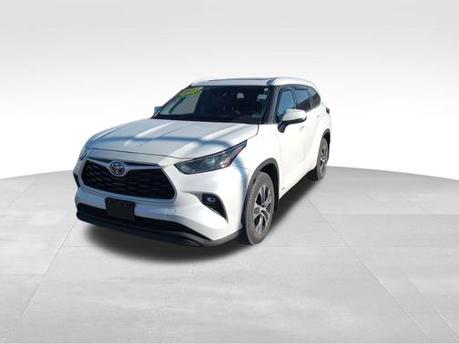 2022 Toyota Highlander Hybrid XLE