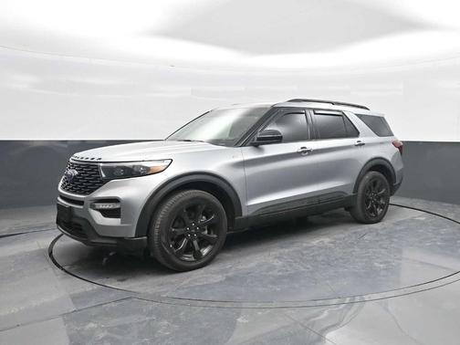 Iconic Silver 2024 Ford Explorer ST-Line