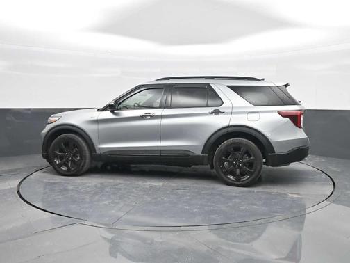 Iconic Silver 2024 Ford Explorer ST-Line