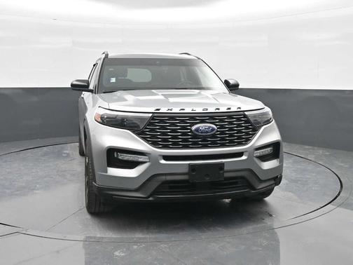 Iconic Silver 2024 Ford Explorer ST-Line