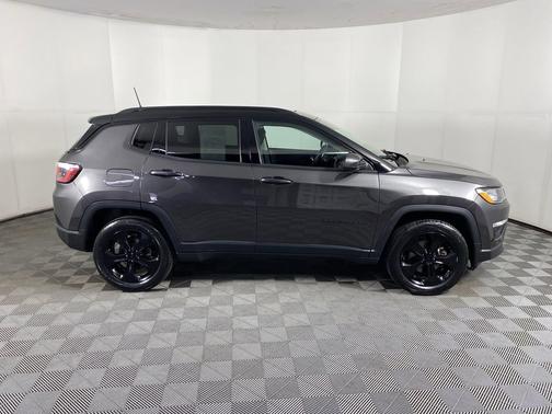 Granite Crystal Metallic Clearcoat 2019 Jeep Compass Latitude