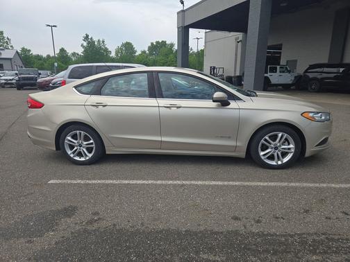 White Gold Metallic 2018 Ford Fusion Hybrid S