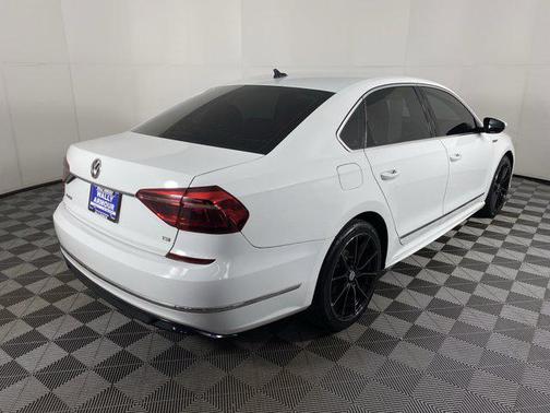 2017 Volkswagen Passat 1.8T R-Line w/Comfort