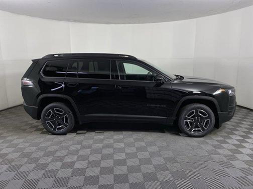 Diamond Black Crystal Pearlcoat 2026 Jeep Cherokee Limited