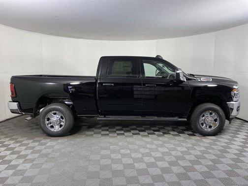 2025 RAM 2500 Tradesman Crew Cab 4x4 6'4' Box
