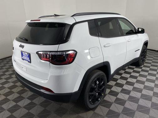 Bright White Clearcoat 2026 Jeep Compass Latitude