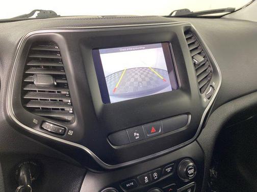 Light Brownstone Pearlcoat 2019 Jeep Cherokee Latitude