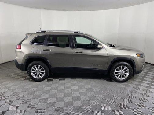 Light Brownstone Pearlcoat 2019 Jeep Cherokee Latitude