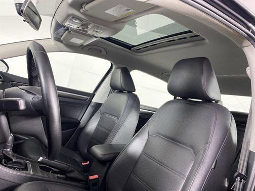 2017 Volkswagen Passat 1.8T SE