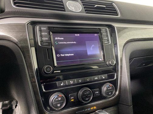 2017 Volkswagen Passat 1.8T SE