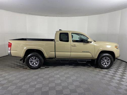 Tan 2017 Toyota Tacoma SR5