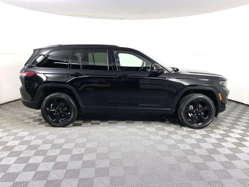 2022 Jeep Grand Cherokee Altitude