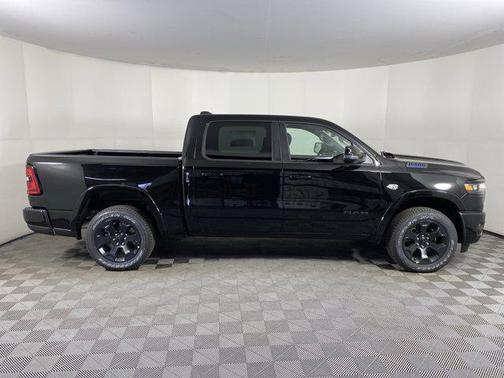 Diamond Black Crystal Pearlcoat 2026 RAM 1500 Big Horn/Lone Star