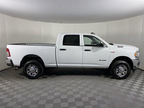 2022 RAM 2500 Tradesman Crew Cab 4x4 6'4' Box