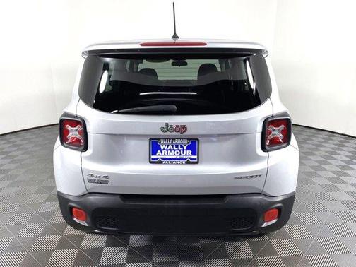 Photo 4 of 29 of 2017 Jeep Renegade Sport