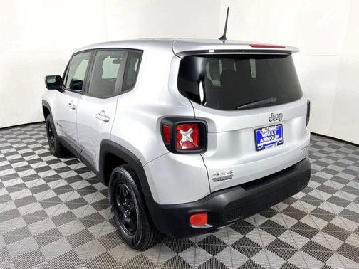 Photo 5 of 29 of 2017 Jeep Renegade Sport