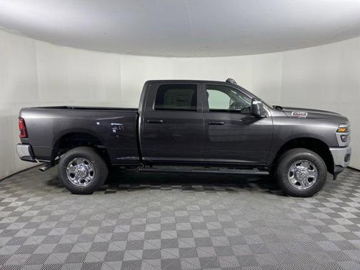 2025 RAM 2500 Tradesman Crew Cab 4x4 6'4' Box