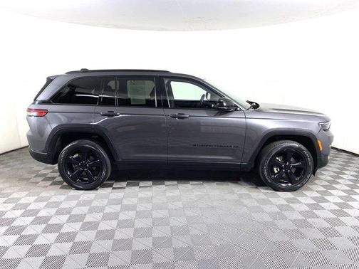 2022 Jeep Grand Cherokee Altitude