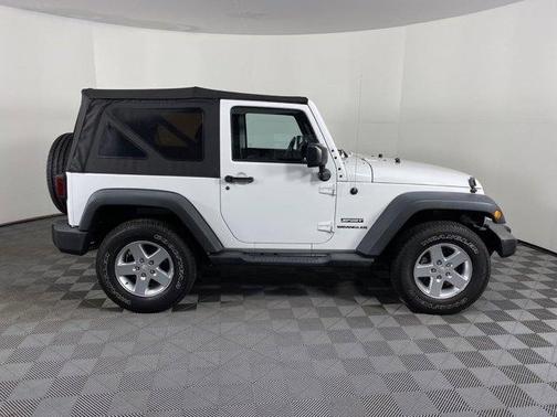 Photo 2 of 13 of 2014 Jeep Wrangler Sport