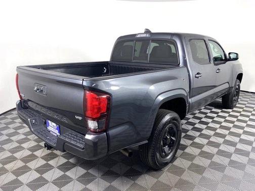 Photo 4 of 31 of 2020 Toyota Tacoma SR