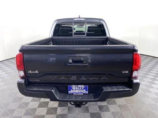 Photo 5 of 31 of 2020 Toyota Tacoma SR