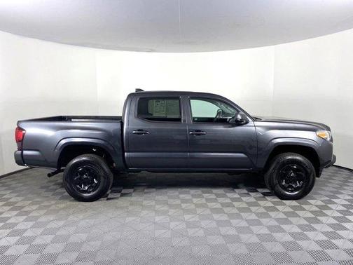 Photo 3 of 31 of 2020 Toyota Tacoma SR