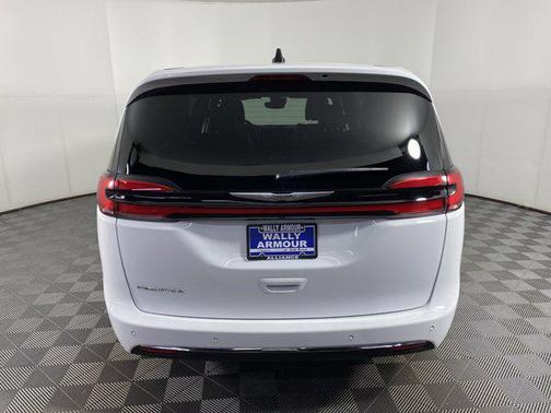 2025 Chrysler Pacifica L