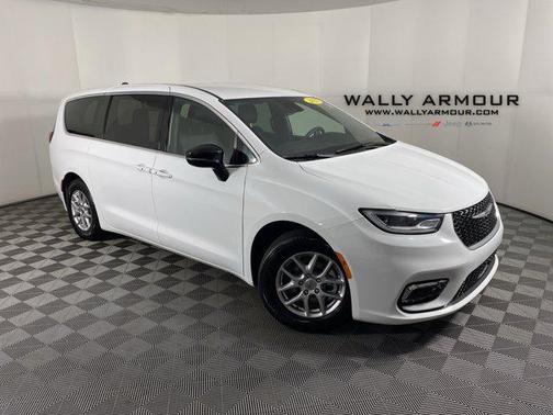 2025 Chrysler Pacifica L