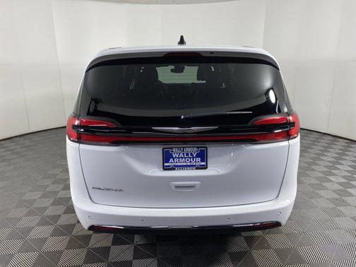 2025 Chrysler Pacifica L
