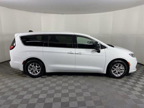 2025 Chrysler Pacifica L