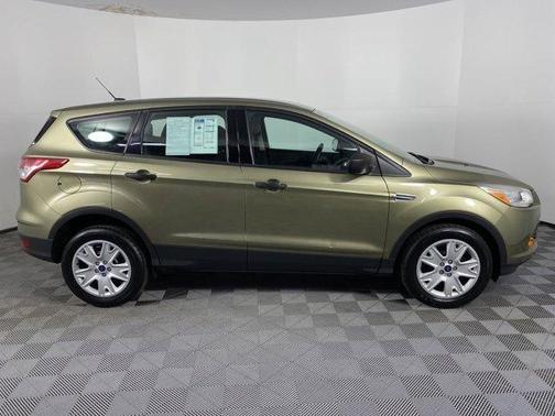 Photo 3 of 16 of 2014 Ford Escape S