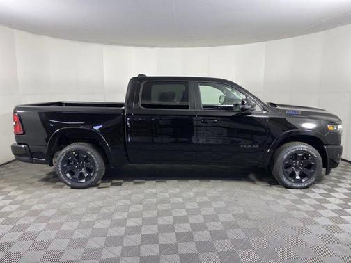 Diamond Black Crystal Pearlcoat 2026 RAM 1500 Big Horn/Lone Star