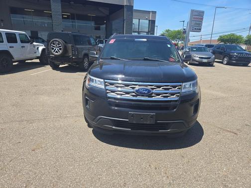 Black Metallic 2019 Ford Explorer Base