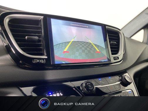 2025 Chrysler Voyager LX