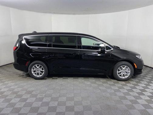 2025 Chrysler Pacifica L