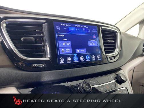 Brilliant Black Crystal Pearlcoat 2017 Chrysler Pacifica Touring-L