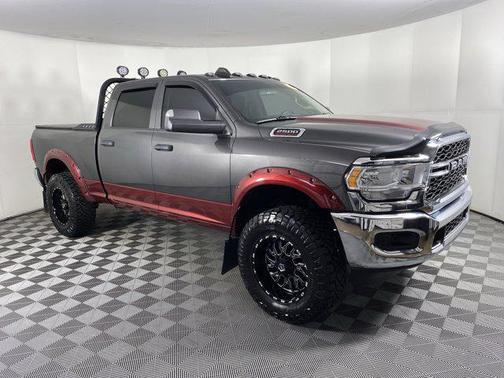 2020 RAM 2500 Tradesman Crew Cab 4X4 6'4' Box