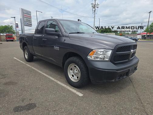 Granite Crystal Metallic Clearcoat 2018 RAM 1500 Tradesman