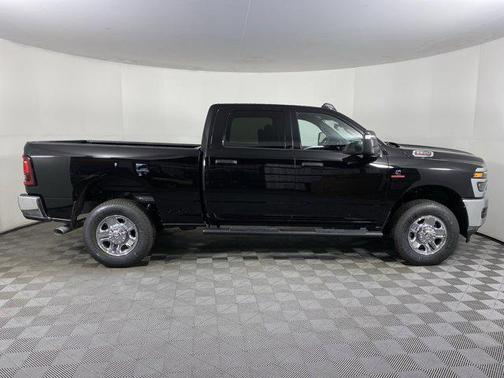 2025 RAM 2500 Tradesman Crew Cab 4x4 6'4' Box