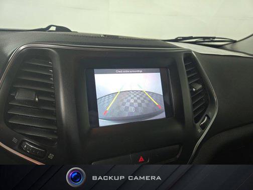 Light Brownstone Pearlcoat 2019 Jeep Cherokee Latitude