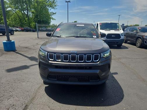 Granite Crystal Metallic Clearcoat 2023 Jeep Compass Sport